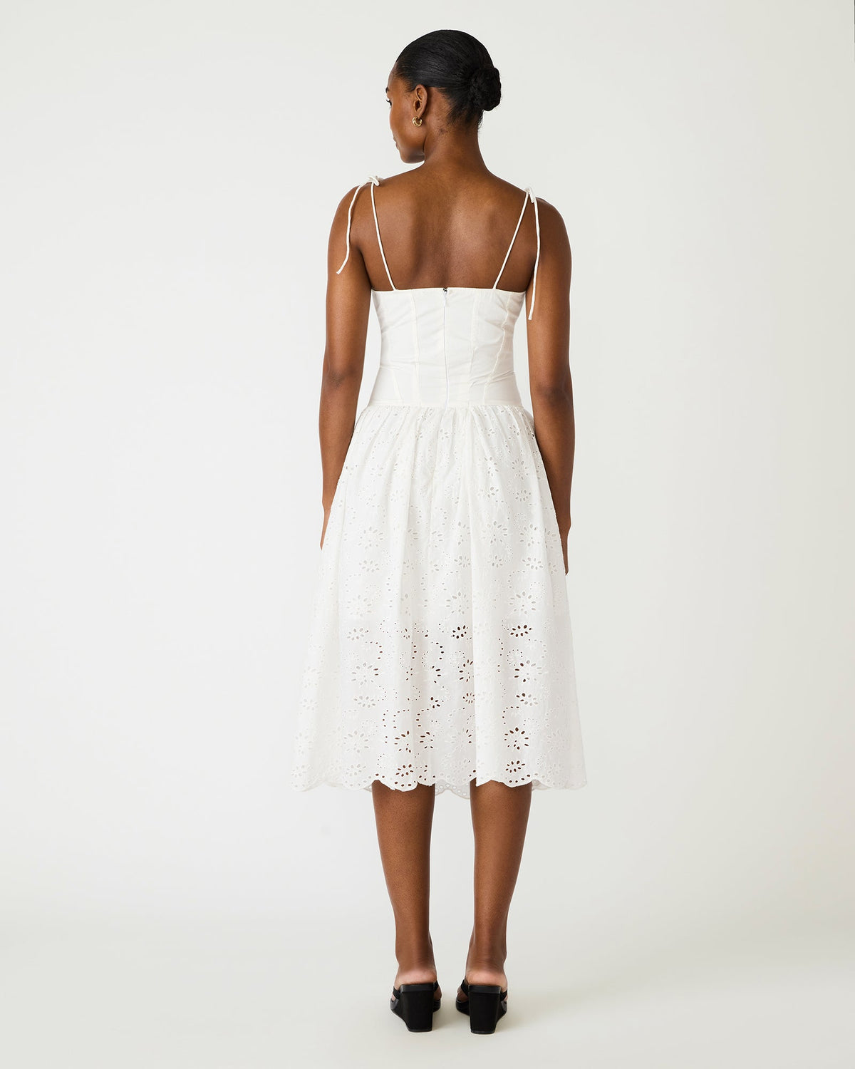 JULIARA DRESS WHITE  Famous | Online Store