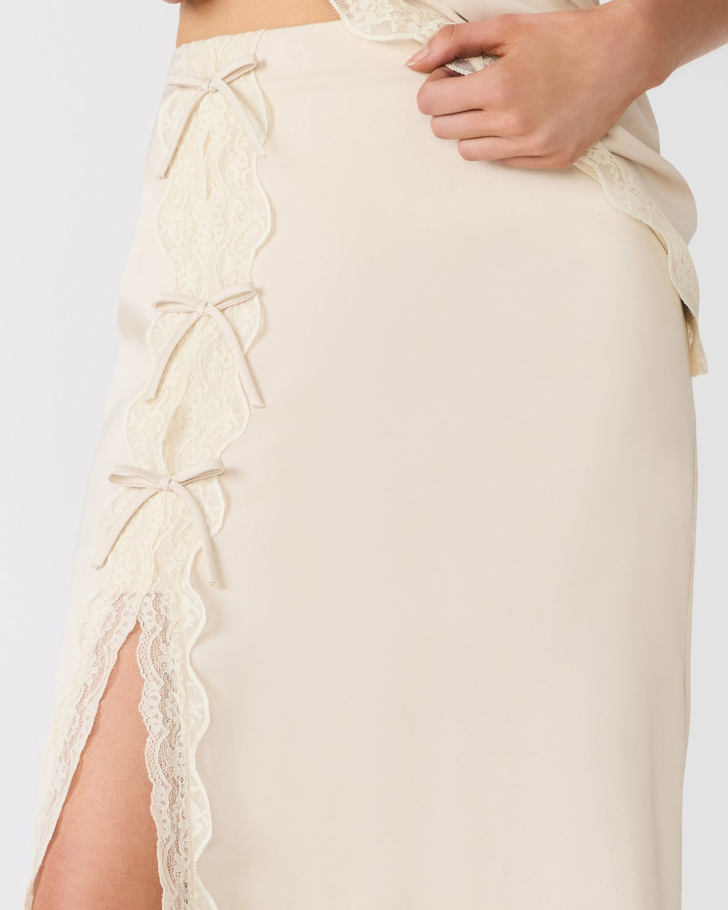 LISSANDRA SKIRT IVORY  Famous | Online Store