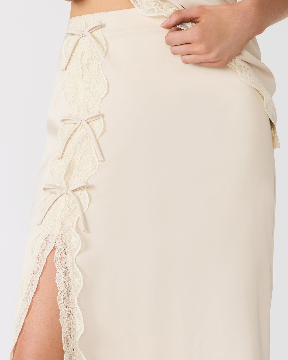 LISSANDRA SKIRT IVORY  Famous | Online Store