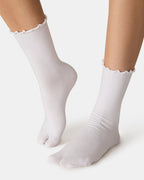 RIBBED SPLIT TOE SOCKS WHITE/BLACK  Famous | Online Store
