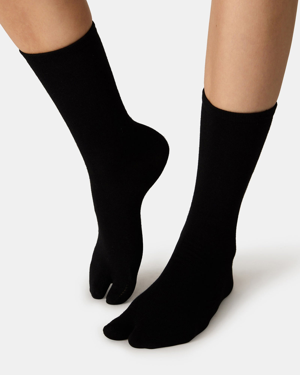 SPLIT TOE CREW SOCKS BLACK/WHITE  Famous | Online Store