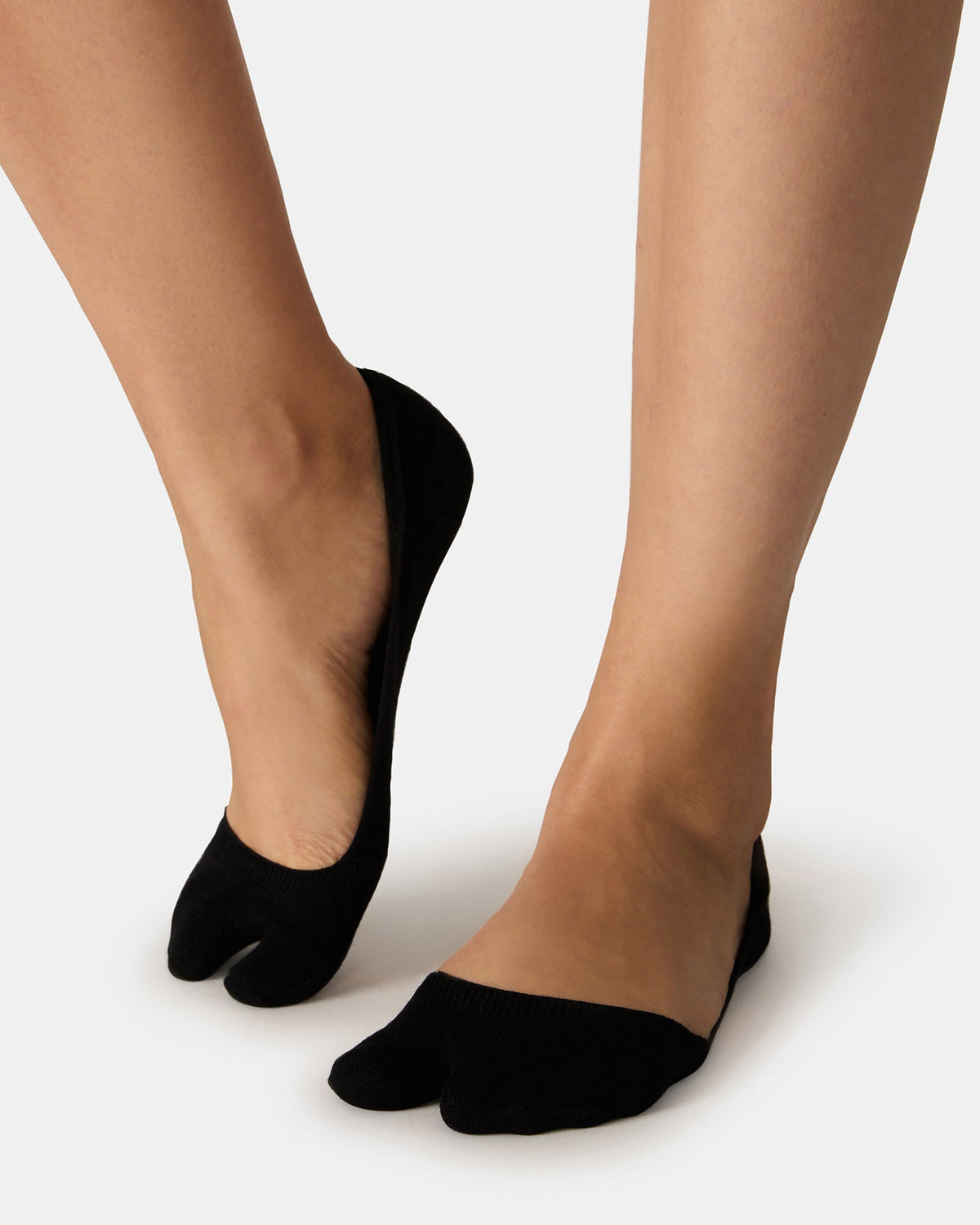 SPLIT TOE LINER SOCKS BLACK/NUDE  Famous | Online Store