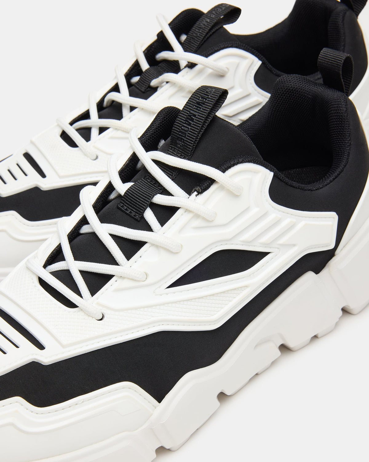 PACE BLACK/WHITE  Famous | Online Store