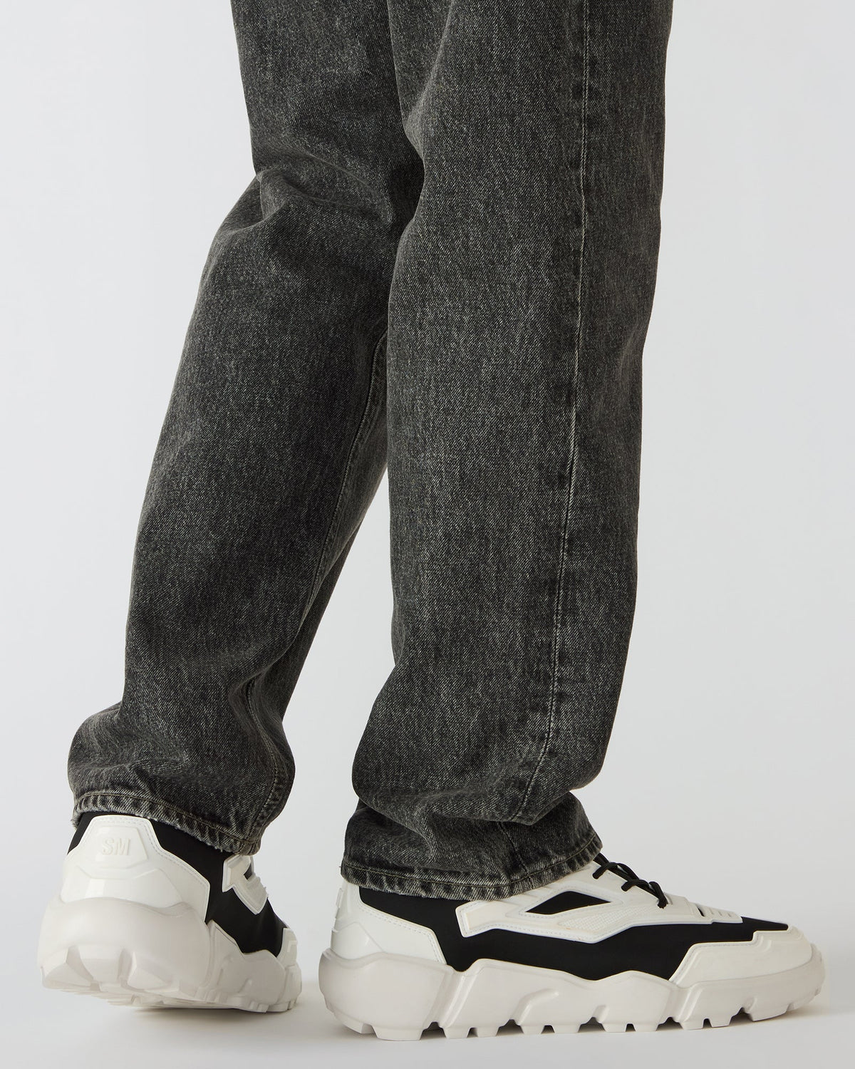 PACE BLACK/WHITE  Famous | Online Store