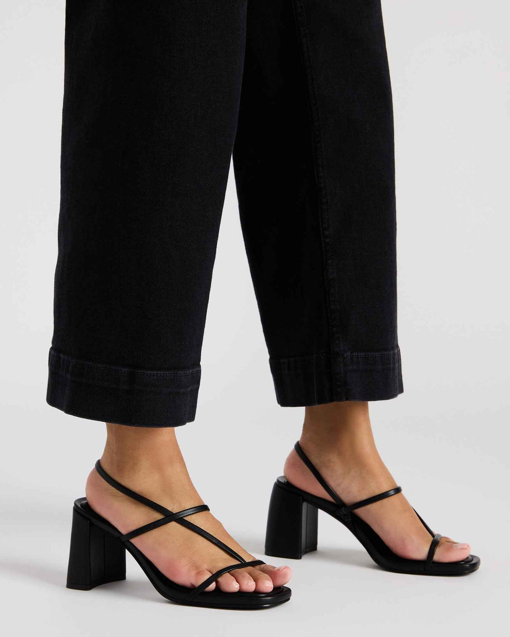 DIORA BLACK