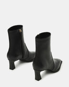 FARE BLACK LEATHER  Famous | Online Store
