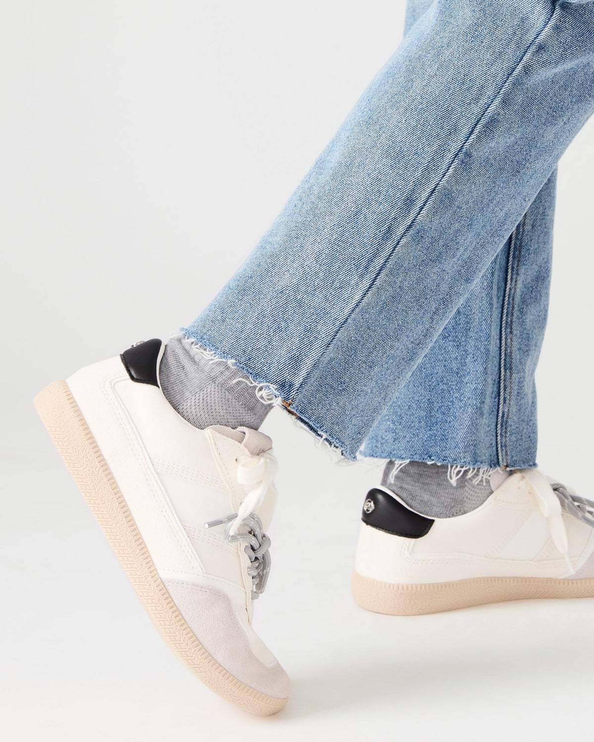 SPORTY WHITE  Famous | Online Store
